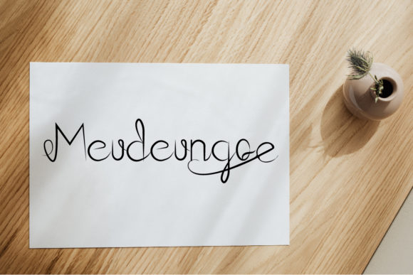 Meudeungoe: Romantic Dancing Calligraphy Font